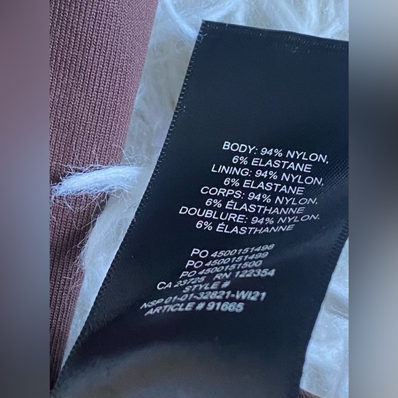 Aritzia Babaton Contour Shoulder Pad V-Neck Bodysuit - Picture 6 of 8